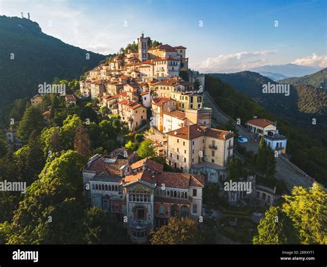 Foto panoramica del Sacro Monte di Varese al tramonto