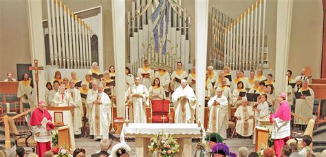 Thematic photo of a church choir during a liturgical celebration.