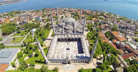 Mappa del percorso di Papa Francesco a Istanbul, evidenziando la Moschea Blu e Santa Sofia
