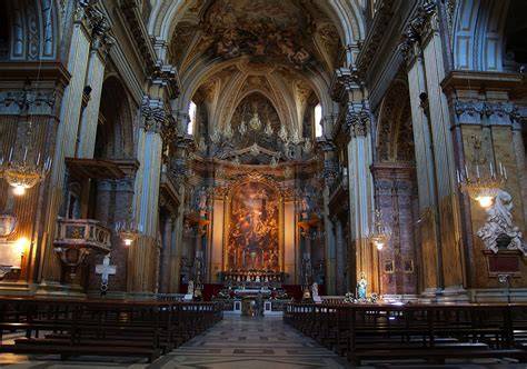 Veduta interna della Basilica dei Santi Apostoli a Roma