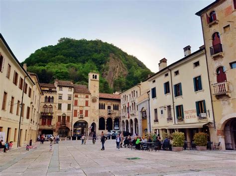 Piazza Flaminio a Serravalle con Torre Civica