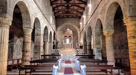 Ciborio medievale all'interno dell'Abbazia di San Clemente al Vomano