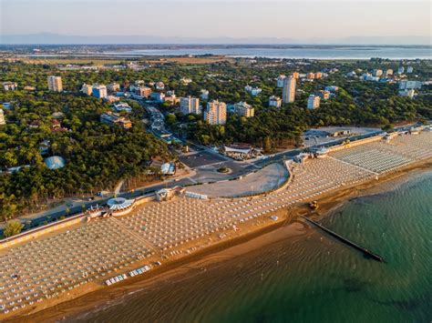 Foto panoramica della spiaggia e della pineta di Bibione