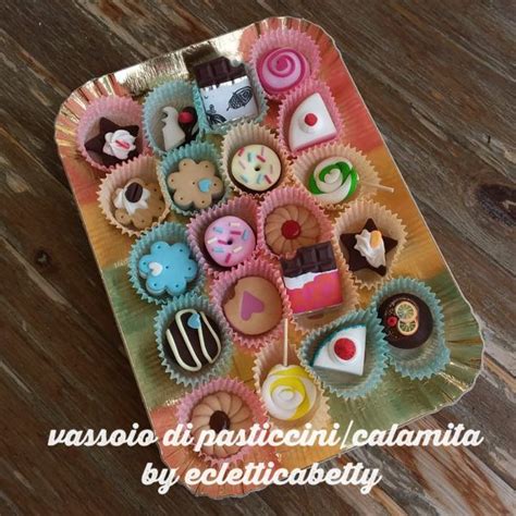 Torte e dolcetti in fimo in miniatura per bomboniere