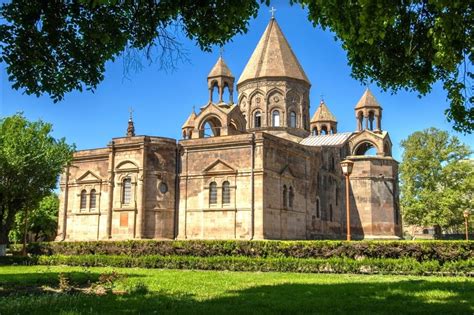 mappa dell'Armenia che evidenzia Etchmiadzin o foto della Cattedrale di Echmiadzin