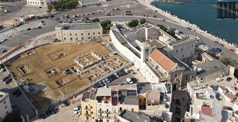 Veduta aerea del complesso di Santa Scolastica e dell'area archeologica di San Pietro a Bari