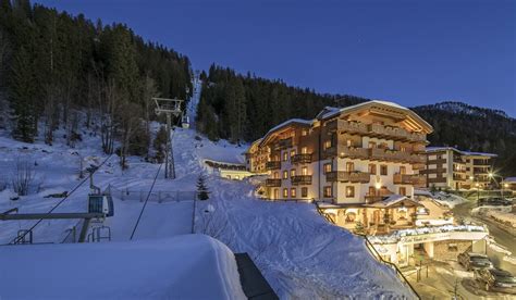 Esterno dell'Hotel Chalet del Sogno a Madonna di Campiglio