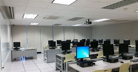 Immagine del laboratorio informatico o dei giardini della scuola