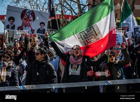 Foto della comunità iraniana a Piacenza durante una manifestazione per i diritti umani