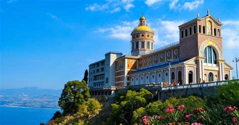 Panoramica del Santuario di Tindari e dei Laghetti di Marinello