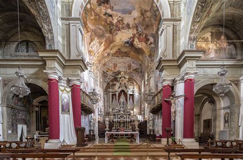 Interno della Basilica dei Santi Faustino e Giovita con affreschi barocchi