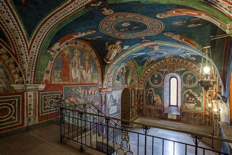 Immagine del sentiero per il Sacro Speco con le edicole miracolose