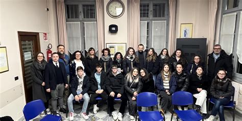 Studenti dell'Istituto Pinchetti durante un viaggio della memoria