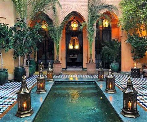 Rappresentazione di un harem marocchino tradizionale, con terrazza e donne