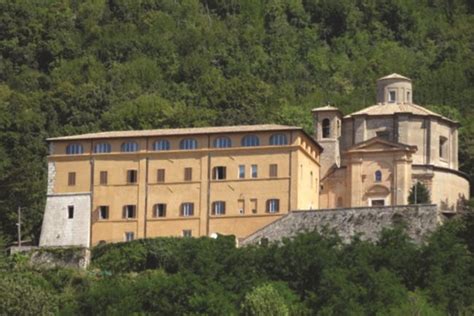 Vista panoramica dell'Eremo di San Lorenzo a Piglio con il Monte Scalambra