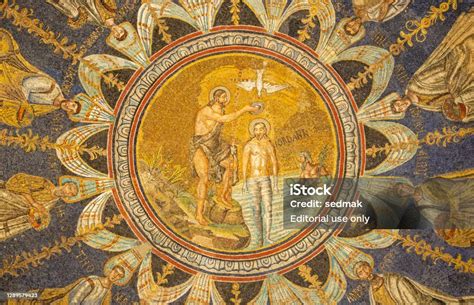 Mosaico raffigurante il battesimo di Agostino