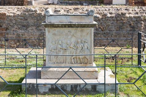 Dettaglio di un altare sacrificale greco