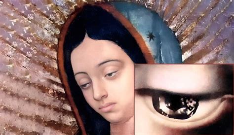 Infografica che mostra le figure riflesse negli occhi della Madonna di Guadalupe e la costellazione sul manto