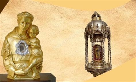 illustrazione medievale di una processione con reliquie o di un reliquiario ornato
