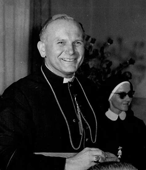 Karol Wojtyla giovane sacerdote che incontra Padre Pio in confessionale