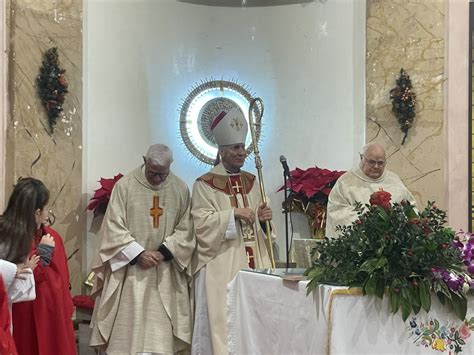 Foto della celebrazione di Battesimo con il Vescovo