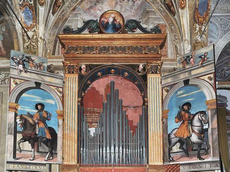 Dettaglio delle ante dipinte dell'organo della Basilica di Santa Maria in Valvendra, con i Santi Faustino e Giovita di Moretto.