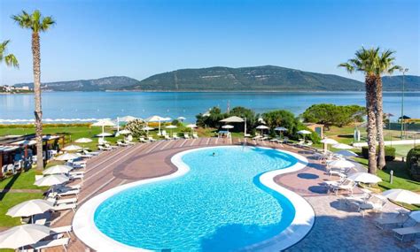 Immagine delle piscine e della spiaggia privata del Conchiglia Azzurra Resort