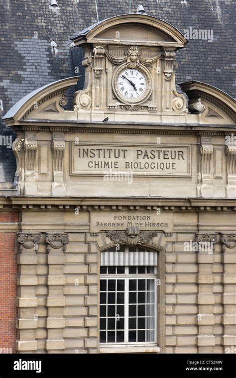 Facciata storica dell'Istituto Pasteur a Parigi