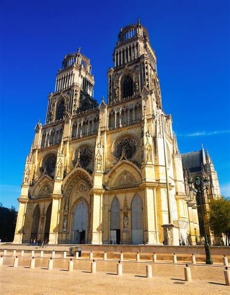 Illustrazione storica della cattedrale della Santa Croce ad Orleans nel XIII secolo