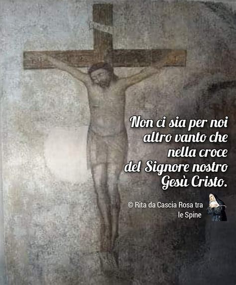 Illustrazione di Santa Rita con la spina sulla fronte davanti al Crocifisso