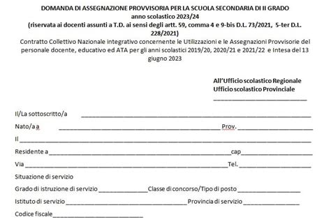 Docenti che consultano documenti ufficiali relativi alle procedure di assegnazione provvisoria.