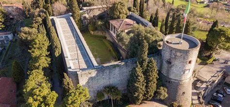 Schema architettonico della Rocca di Veiano con evidenza del fossato e del ponte in legno