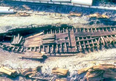 Ricostruzione della nave romana o illustrazione dei sarcofagi subacquei