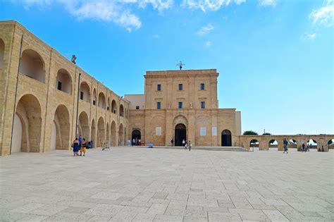 Santuario di Santa Maria de Finibus Terrae e panorami circostanti