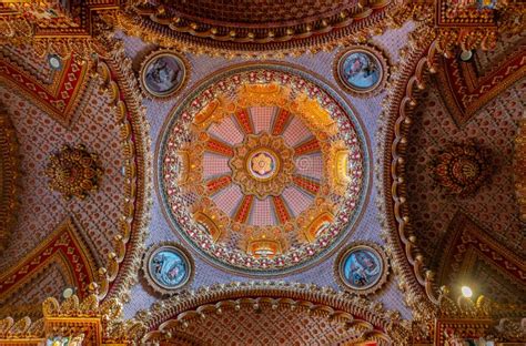 Dettaglio della cupola dorata della Cattedrale di Sant'Aleksandr Nevskij
