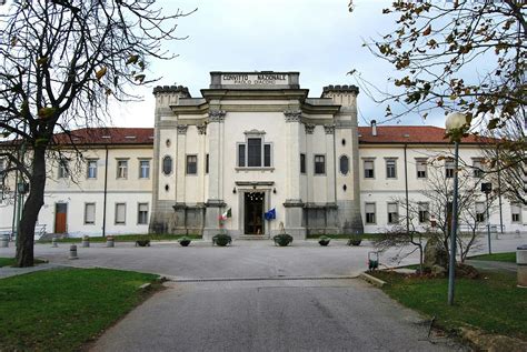 Vista aerea del Convitto Nazionale 'Paolo Diacono' a Cividale del Friuli con i suoi edifici e spazi verdi