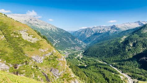 Veduta panoramica della Valle Sabbia con i suoi paesaggi naturali
