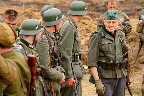 Immagine storica di mezzi militari durante la Seconda Guerra Mondiale