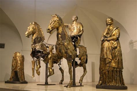 Foto del centro storico di Pergola con il Museo dei Bronzi Dorati