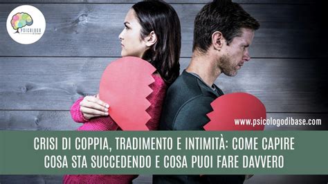 Coppia in discussione, mostrando frustrazione e distanza emotiva