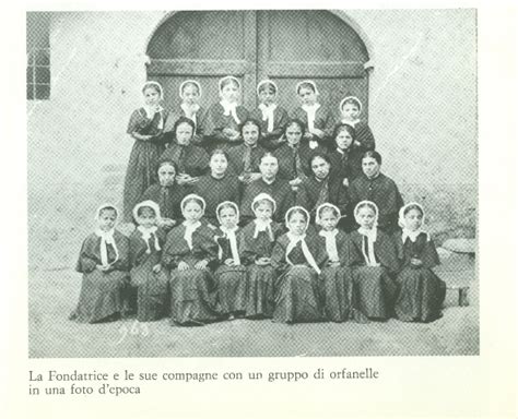Fotografia d'epoca che ritrae una processione di una confraternita ligure