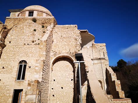 Chiesa di San Michele Arcangelo a San Pietro Infine con evidenti segni dei bombardamenti
