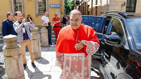 Monsignor Marcello Semeraro durante la sua visita pastorale alla Parrocchia Sacro Cuore.