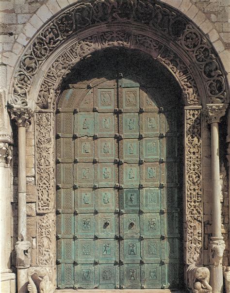 Dettagli del portale bronzeo di Barisano da Trani