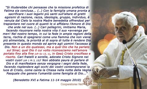Benedetto XVI in un momento di profonda meditazione