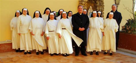 Stemma della congregazione delle Suore di Carità Domenicane della Presentazione della Santa Vergine