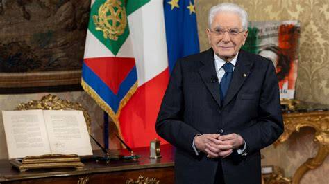 foto storica di un leader mondiale che si impegna per la pace o di un simbolo universale di pace