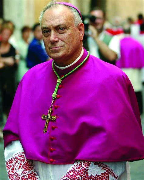 Ritratto fotografico di Monsignor Gerardo Pierro durante il suo mandato pastorale