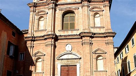 Facciata della Chiesa di San Pietro Apostolo a Portico di Caserta