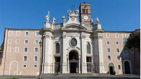Esterno della Basilica di Santa Croce in Gerusalemme a Roma